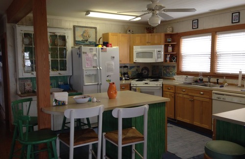 Wrightsville Beach House | 4 plus nights 400 per night. Excluding Thanksgiving only 2025. Charming cottage!