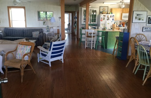Wrightsville Beach House | 4 plus nights 400 per night. Excluding Thanksgiving only 2025. Charming cottage!