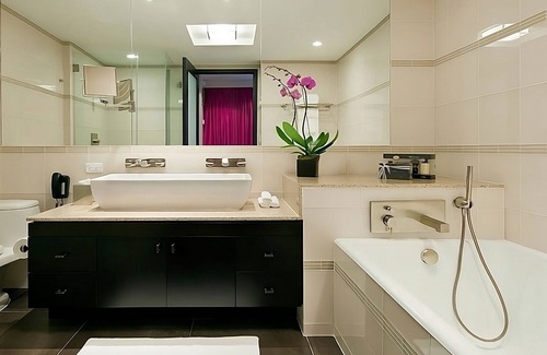 Rose Hill Hotel | 4 Relaxing Superior 2 Queens, at the Royalton Park Avenue, Pet-friendly!