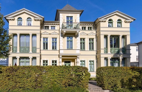 Seebad Heringsdorf Apartment | 4-room apartment with conservatory and terrace in a top location on the Baltic Sea beach