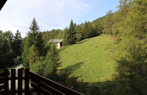Anzere Apartment | 4-room flat (max 6-8 persons) with 3 bedrooms, each with 2 single beds/duvets, near the cable car. S
