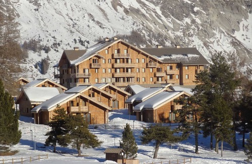 Saint-Etienne-en-Devoluy Apartment | 4 Rooms Chalet Sleeps 8, Pets Allowed, Parking, Superdévoluy