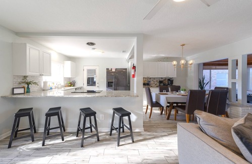 Edgewood House | 4 Rooms, Lake, Pool, Hot Tub, Bocce Ball, Putting Green, Fire Pit, Cold Plunge