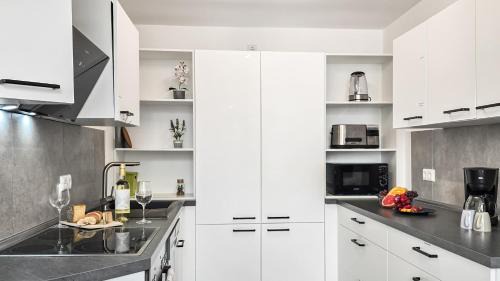 Bielefeld House | 4 Schlafzimmer, Wintergarten & Terrasse & Parkplatz, nahe Hbf