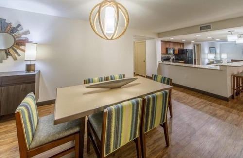 North Scottsdale Hotel | 4 Spacious Villas with Full Kitchen & Balcony l Splash Pool & Resort Amenities