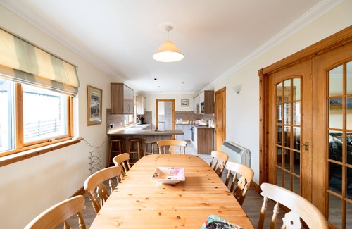 Crianlarich Cottage | 4 star, 4 bedroom, 3 bathroom Scottish cottage with sensational loch and mountain views