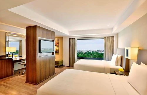 Teynampet Hotel | 4-Star Hotel ∙ Courtyard by Marriott Chennai