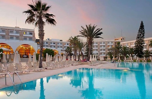 Geroskipou Hotel | 4-Star Hotel ∙ Louis Phaethon Beach