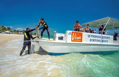 Freeport Hotel | 4-Star Hotel ∙ Viva Wyndham Fortuna Beach - All Inclusive