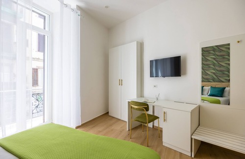 Naples City Centre Bed & Breakfast | 4 Stelle Housing - Queen Room by Wonderful Italy