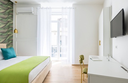 Naples City Centre Bed & Breakfast | 4 Stelle Housing - Queen Room by Wonderful Italy