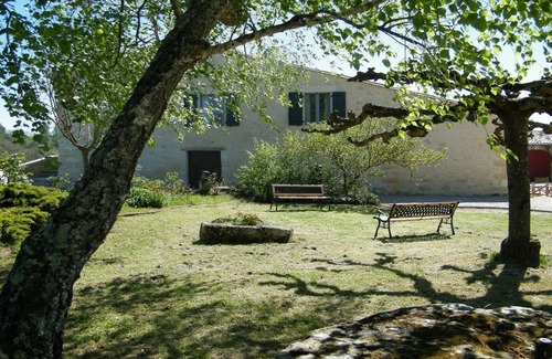 Puisseguin Cottage | 4 The Courtyard 4 Star Vineyard Gite