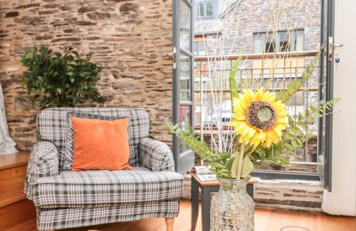 Dartmouth Apartment | 4 THE POTTERY, pet friendly, character holiday cottage in Dartmouth