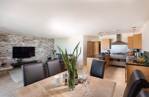 Newquay Apartment | 4 The Vista - an apartment that sleeps 4 guests in 2 bedrooms