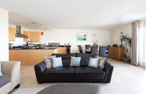 Newquay Apartment | 4 The Vista - an apartment that sleeps 4 guests in 2 bedrooms