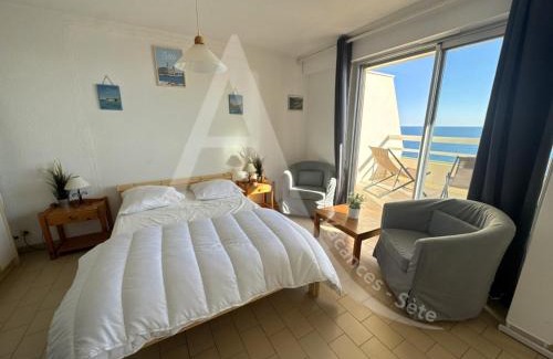 Sete Apartment | 40 M², 1ERE LIGNE MER, DERNIER ETAGE AVEC ASCENSEUR