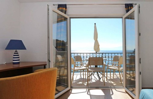 Drvenik Apartment | 40 m² Apartment ∙ 1 bedroom ∙ 5 guests