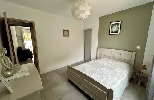 Gard Rhodanien Apartment | 40 m2 apartment with small terrace and parking space