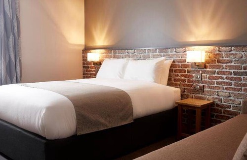 Wootton Bassett Hotel | 40 m² Hotel ∙ 4 guests