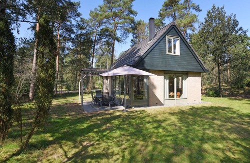 Nieuw-Milligen RV Rental | 40 m² Recreational vehicle (RV) ∙ 3 bedrooms ∙ 6 guests