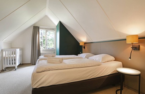 Nieuw-Milligen RV Rental | 40 m² Recreational vehicle (RV) ∙ 3 bedrooms ∙ 6 guests