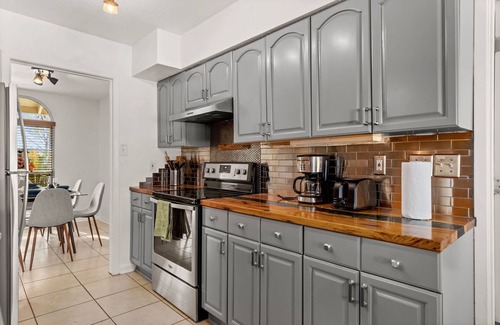 Medical Center District House | 40% Monthly Discount Med Center! No stairs, Private Patio & Game Room