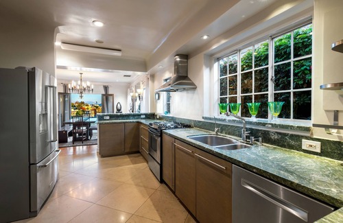 Los Angeles House | 40 Steps to Paradise. Beverly Hills villa. Walk to Rodeo Drive