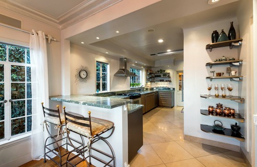 Los Angeles House | 40 Steps to Paradise. Beverly Hills villa. Walk to Rodeo Drive