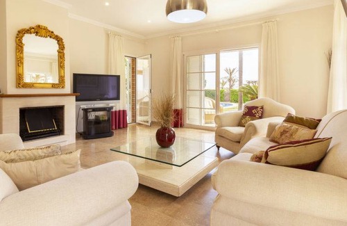 L Almadrava House | 400 m² House ∙ 4 bedrooms ∙ 8 guests