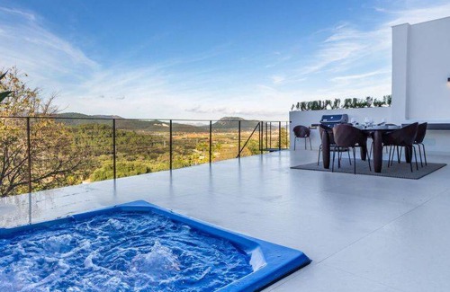 Buger House | 400 m² House ∙ 4 bedrooms ∙ 8 guests