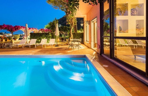 Taormina Villa | 400 m² Villa ∙ 5 bedrooms ∙ 10 guests
