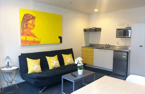Auckland Central Business District Apartment | 401/138 Anzac Av · Auckland City Apt Wi-fi & possible carpark