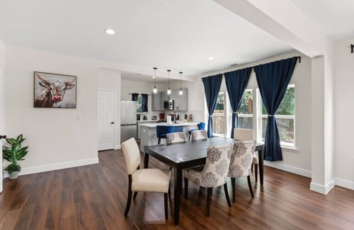 South Central Houston Apartment | 4010 Live Oak Unit B, Houston