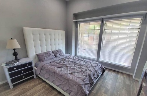 Central Oklahoma City Apartment | [ 4023 B]Private Bedroom Suite Communal House near Integris, One mile from Integris/Baptist Medical