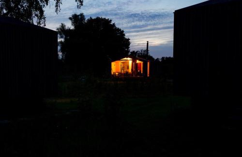 Bleckede House | 408-Kleinis Tiny House mit Kamin bis 4 Pers