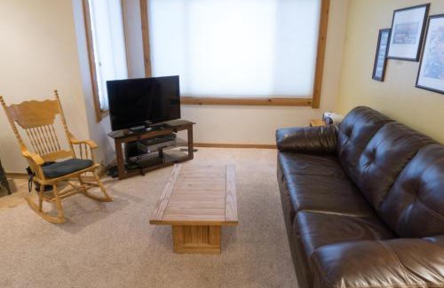 Truckee Apartment | 4081 Ski Trails