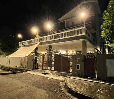 Bayan Lepas House | 40PAX 7BR Villa with Kids Swimming pool, KTV, Pool Table n BBQ near SPICE Arena Penang 9800 SQFT