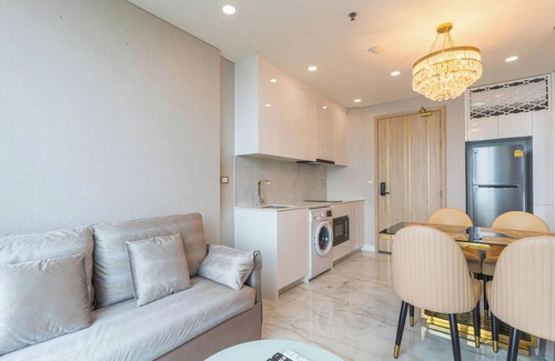 South Pattaya Condo | 40th Floor Luxury Sea View Room/Beach Front Luxury Property With 4 Pools & Bar