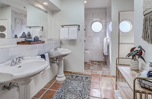 St. George Villa | 41 Amira BUSHMAN · 2 Master King SuitesPools*HotTub*Gym New $ Reduced