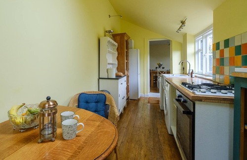 Leiston Cottage | 41 Eastward Ho - sleeps 5 guests in 2 bedrooms