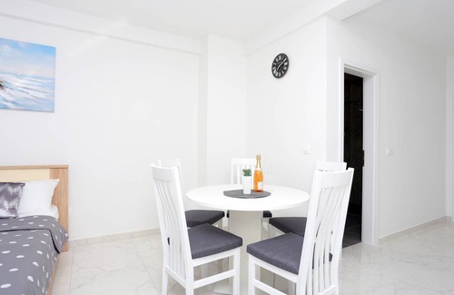 Zivogosce Apartment | 41 m² Apartment ∙ 1 bedroom ∙ 5 guests