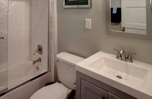 Dixon Park Apartment | 414 Waldburg A · Newly Renovated Apt with outdoor space!