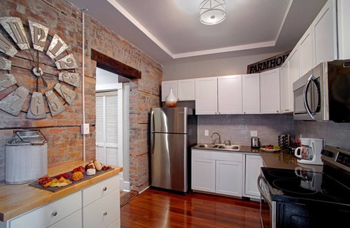 Dixon Park Apartment | 414 Waldburg A · Newly Renovated Apt with outdoor space!