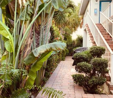 East Fort Lauderdale Hotel | 4145 By The Sea Inn & Suites