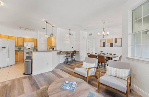 Loughman Apartment | 414TR 2BR Condo APT Heated Pool HotTub King Bed