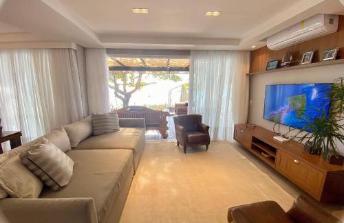 Centro House | 415 - Casa frente mar para alugar Bombinhas com 4 suítes