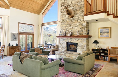 Timber Ridge House | 418 m² House ∙ 5 bedrooms ∙ 14 guests