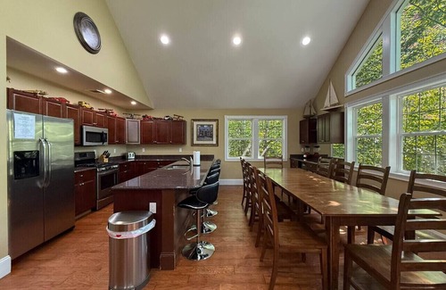 North Conway House | 42-1 Locust Lane | Sleeps 21, Pool, Hot Tub, Views