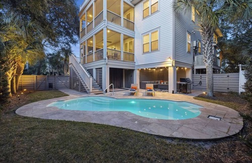 Isle of Palms House | 4202 Palm Blvd.- 7 bedrooms, pool, putting green, Ocean side of Palm Blvd.