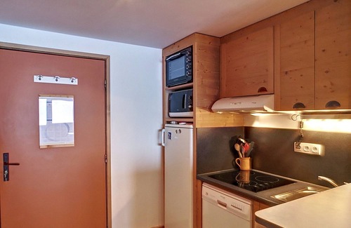 Les Bruyeres Apartment | 42m², 4/5 pers, 2 balconies, ski-in, ski-out, shops, parking